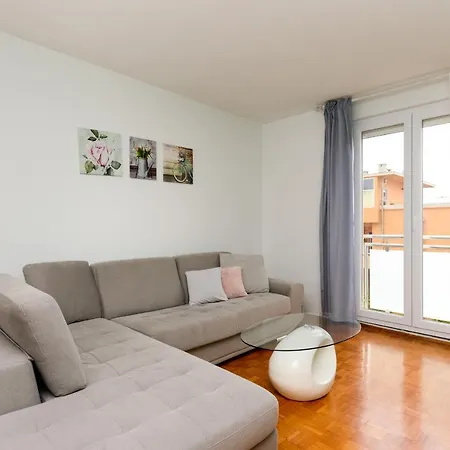 Comfortable Near Old Town